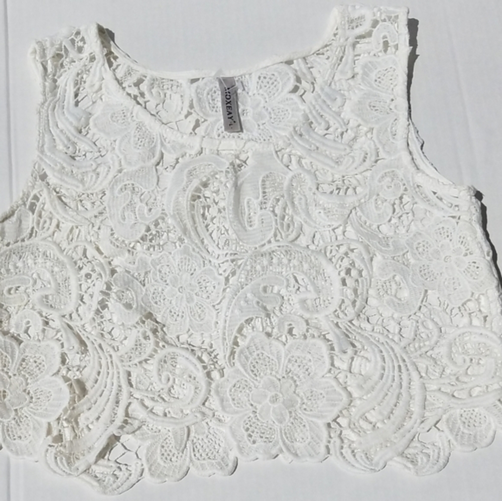Moxeay Floral Lace Accent Tank
Top
